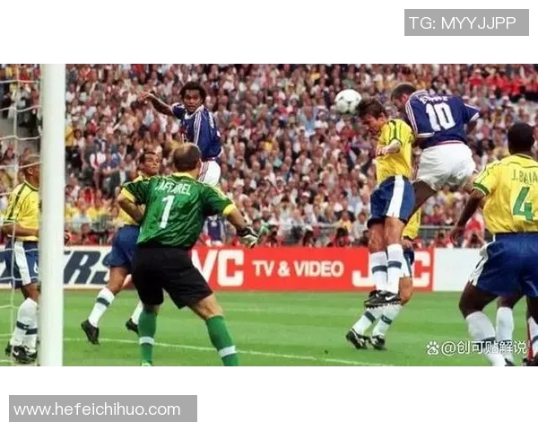 足球巨星绿茵赛场实拍记录瞬间展现力量与激情